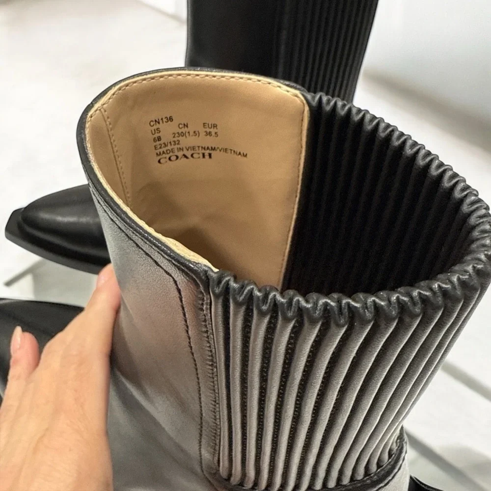 COACH

Prestyn  Leather Chelsea Ankle Boots size 6 B - Picture 10 of 15